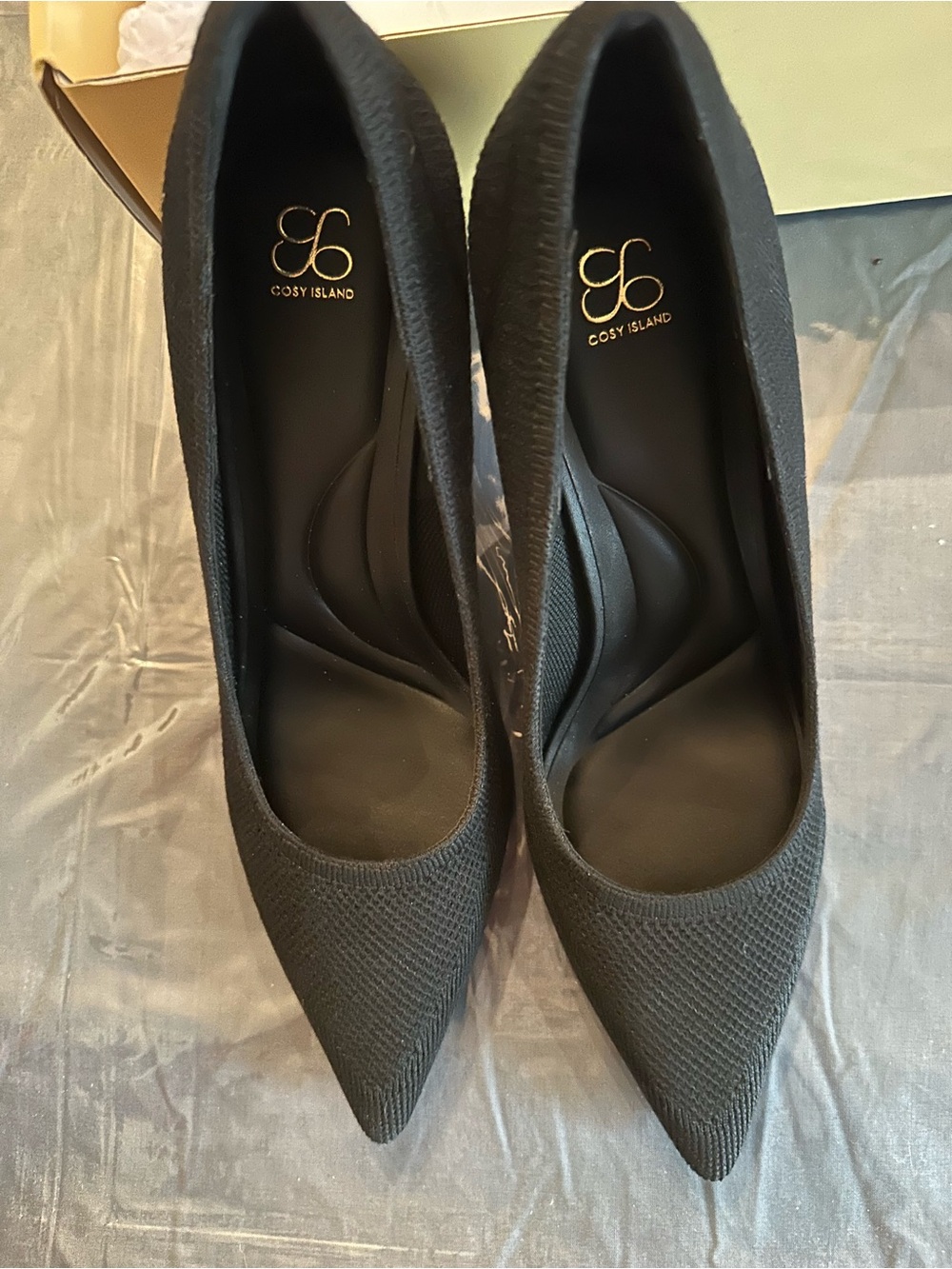 New COZY ISLAND women’s never worn  black comfy inside shoes that are no slip